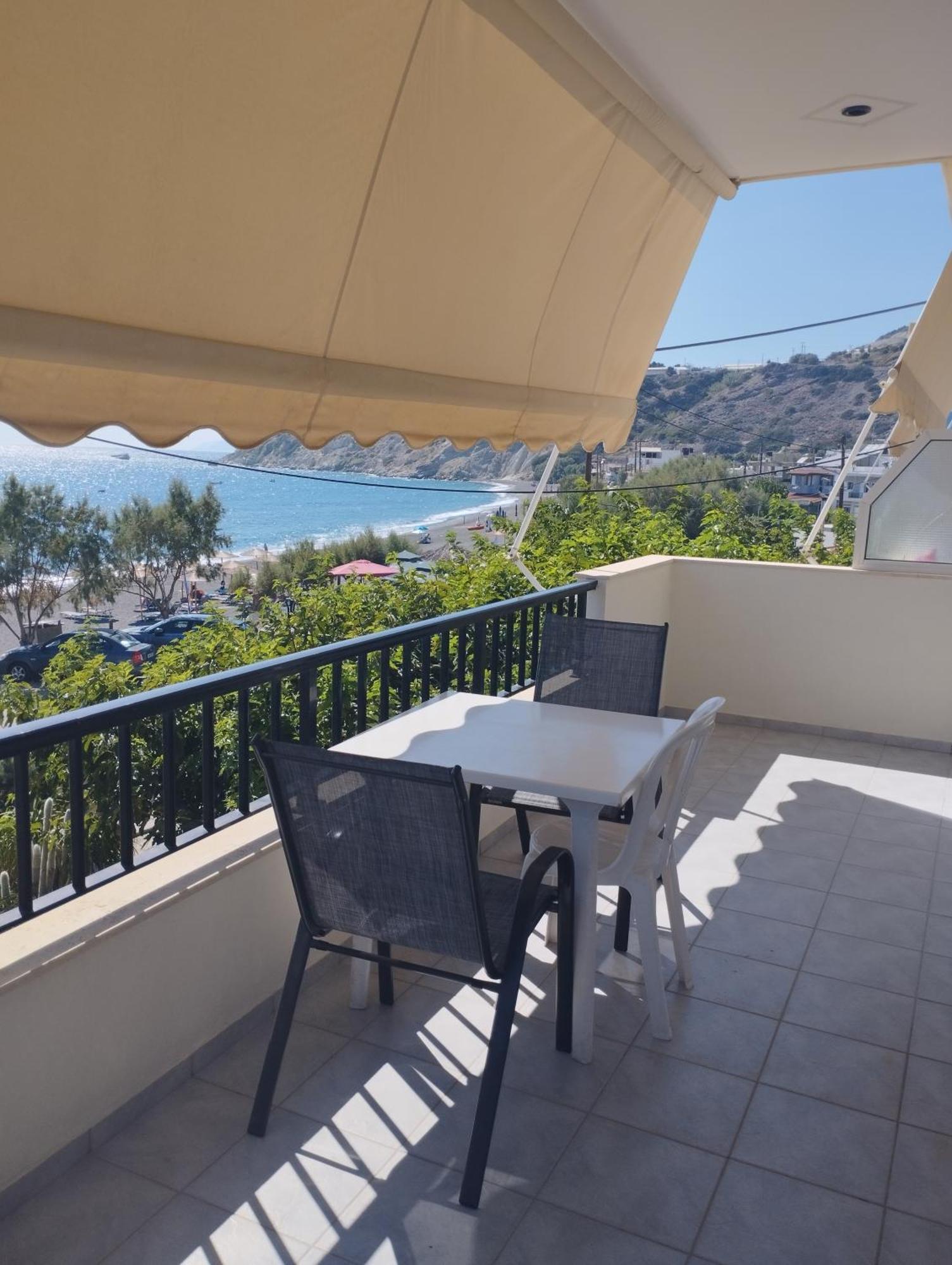 Eirini Apts On The Апартаменты *